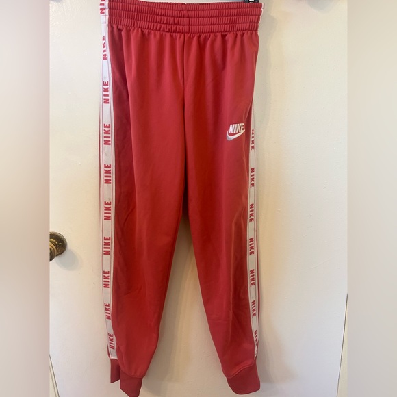 Nike girls salmon color tracksuit matching set - Picture 4 of 10